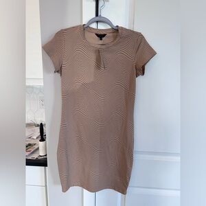 NWT NOBO Neutral Tan Wave-Pattern Short Sleeve Dress Women’s Size Medium